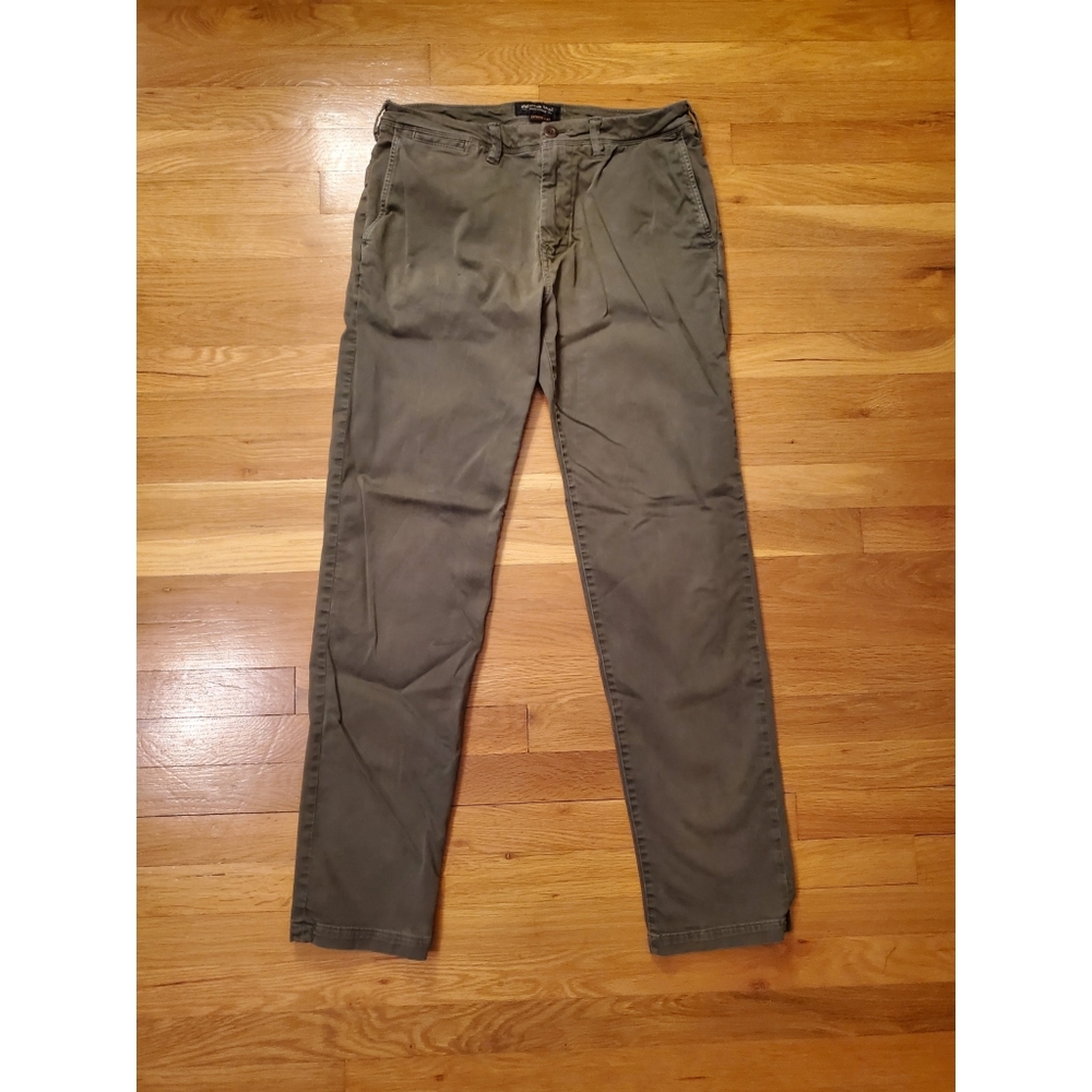 American Eagle Extreme Flex Khaki's | 32x34